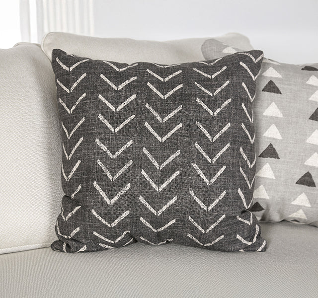 Hyde Park Loveseat w/ Pillows